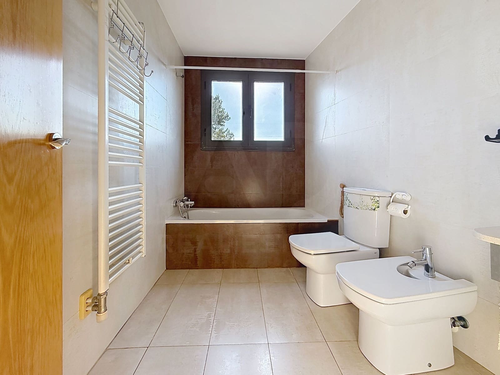 3 bedroom Townhouse for sale in Terrassa with garage - € 368,000 (Ref: 10042404)