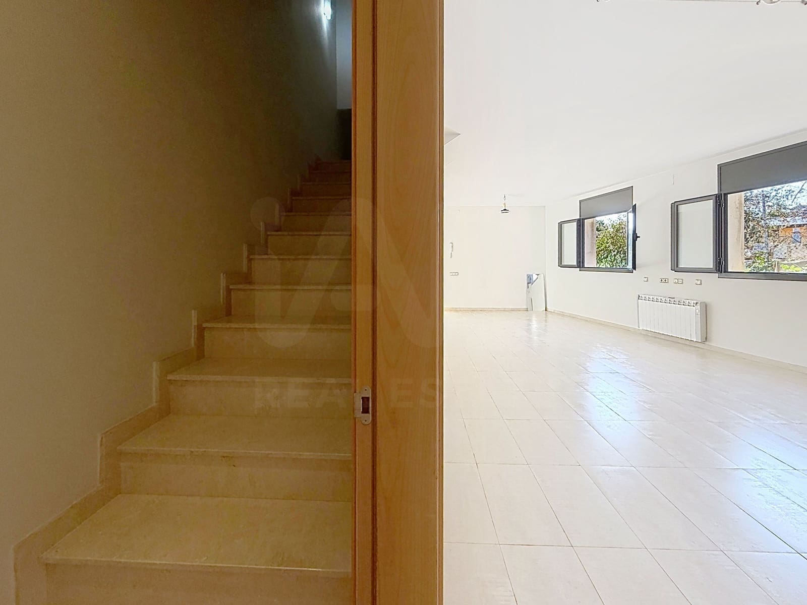 3 bedroom Townhouse for sale in Terrassa with garage - € 368,000 (Ref: 10042404)
