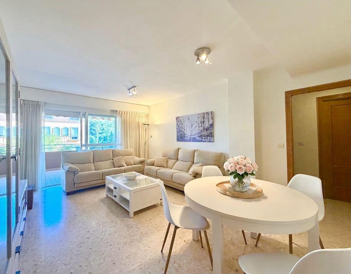 Apartamento de 3 habitaciones en Dénia en alquiler con piscina garaje - 1.200 € (Ref: 10042411)
