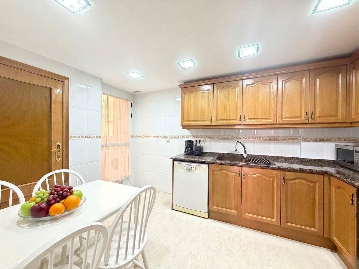 3 soveværelse Lejlighed til leje i Denia med swimmingpool garage - € 1.200 (Ref: 10042411)