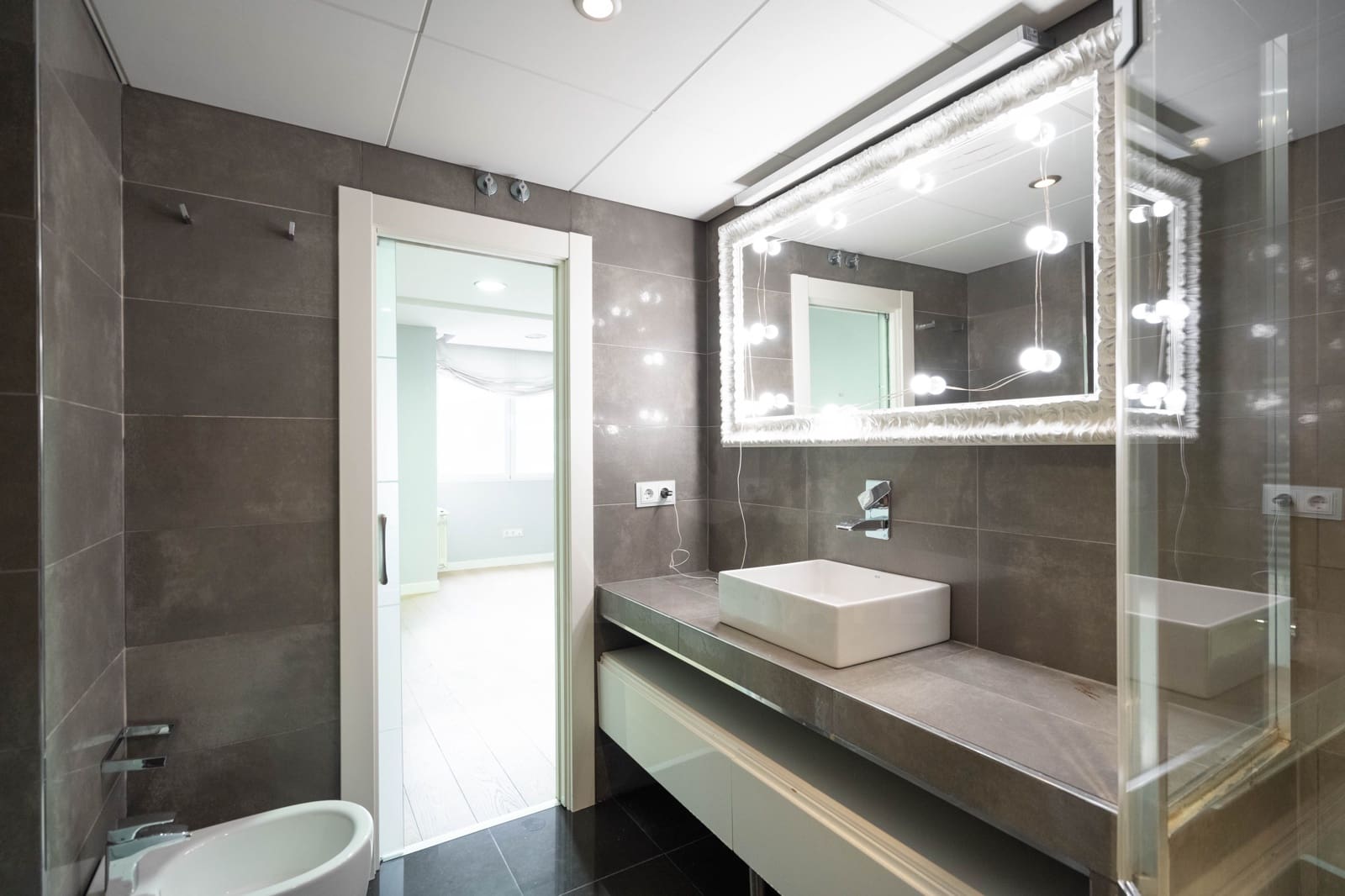 2 quarto Apartamento para arrendar em Madrid cidade - 1 650 € (Ref: 10043089)