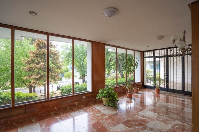 2 slaapkamer Appartement te huur in Valdefuentes, Madrid stad - € 1.650 (Ref: 10043089)