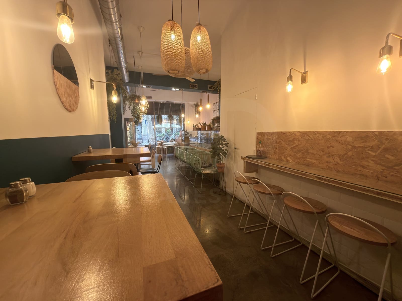 Commercial for sale in Barcelona city - € 138,000 (Ref: 10043382)