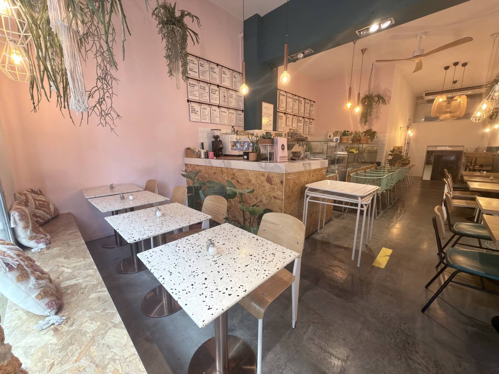 Commercial for sale in Barcelona city - € 138,000 (Ref: 10043382)