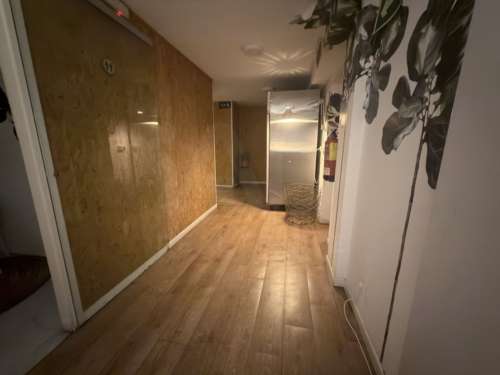 Commercial for sale in Barcelona city - € 138,000 (Ref: 10043382)