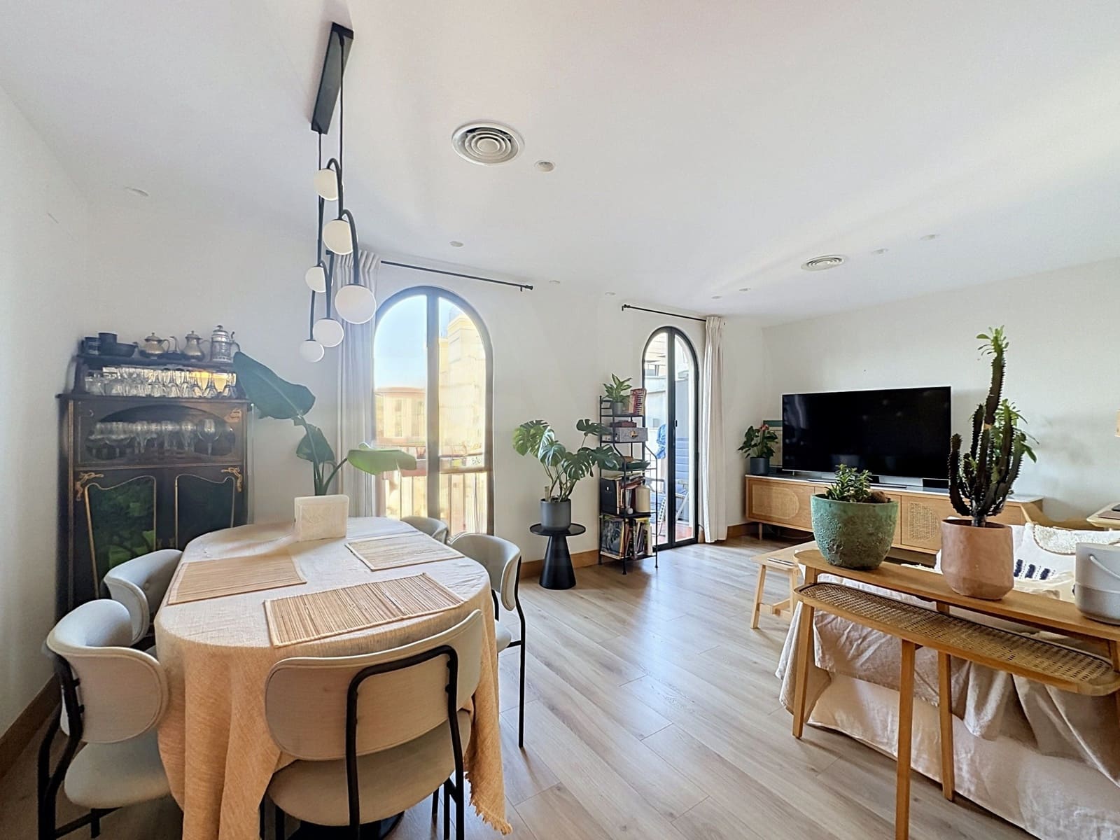 2 soveværelse Lejlighed til salg i Barcelona by - € 600.000 (Ref: 10044118)