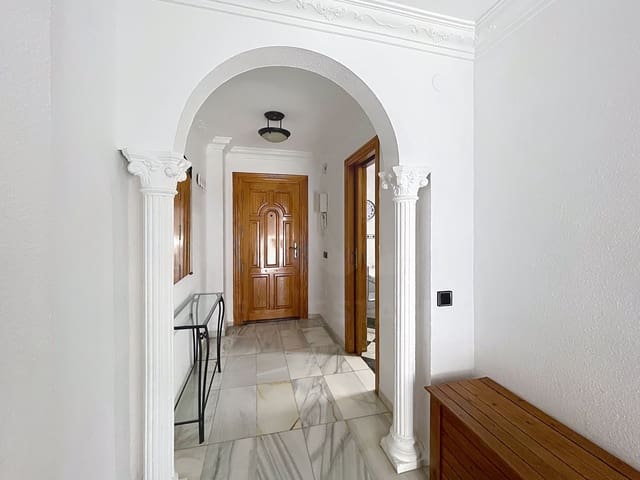 Apartamento de 3 habitaciones en Carretera de Cadiz, Málaga ciudad en alquiler - 1.300 € (Ref: 10044122)