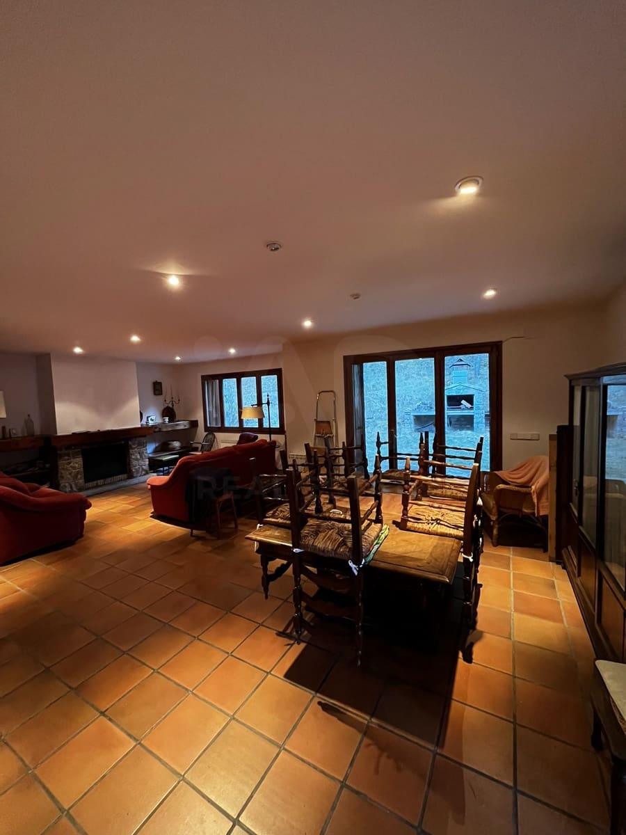 4 quarto Casa em Banda para venda em Saldes com garagem - 425 000 € (Ref: 10044338)