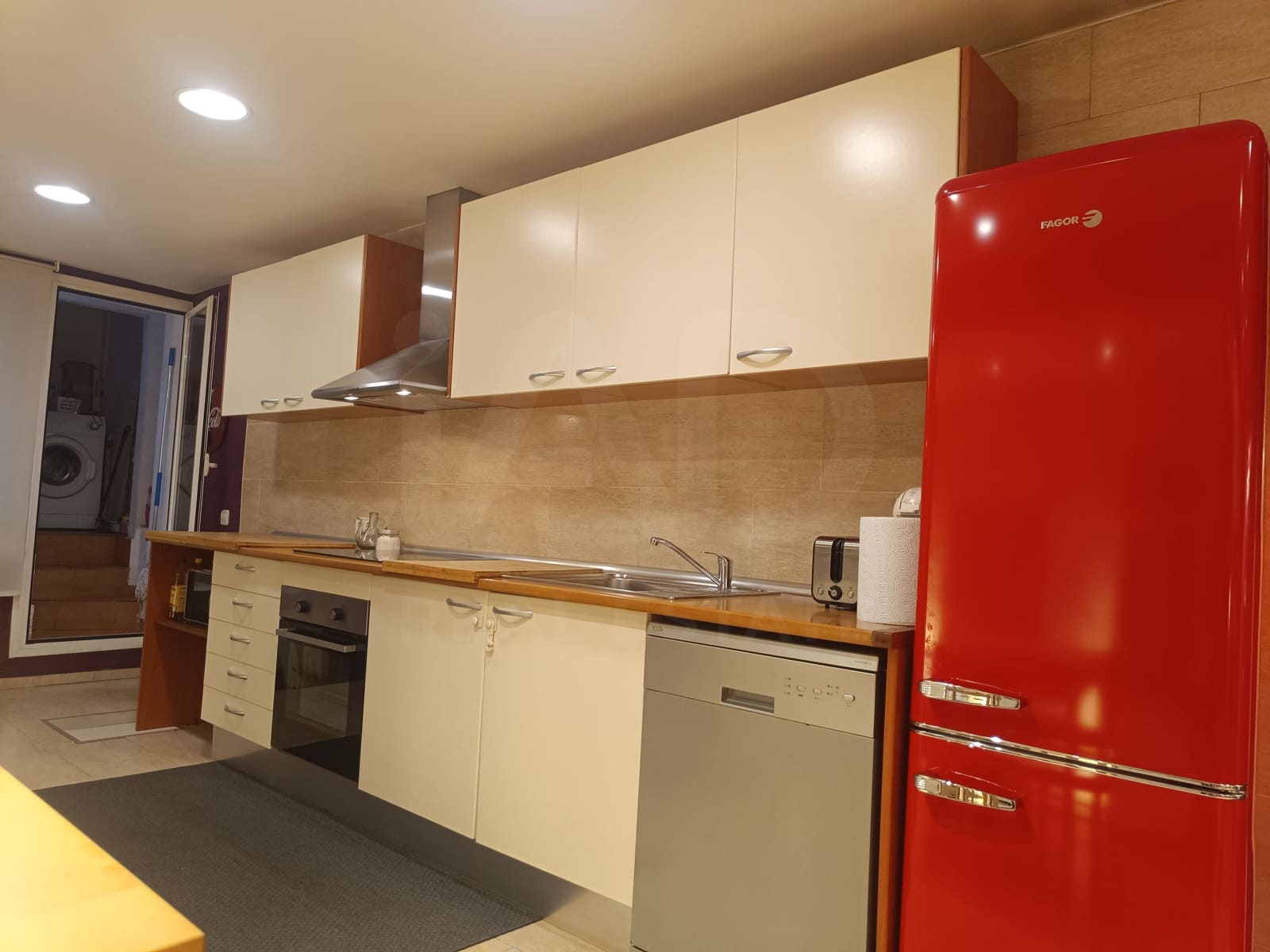 1 soverom Kommersiell til salgs i Barcelona by - € 180 000 (Ref: 10046001)
