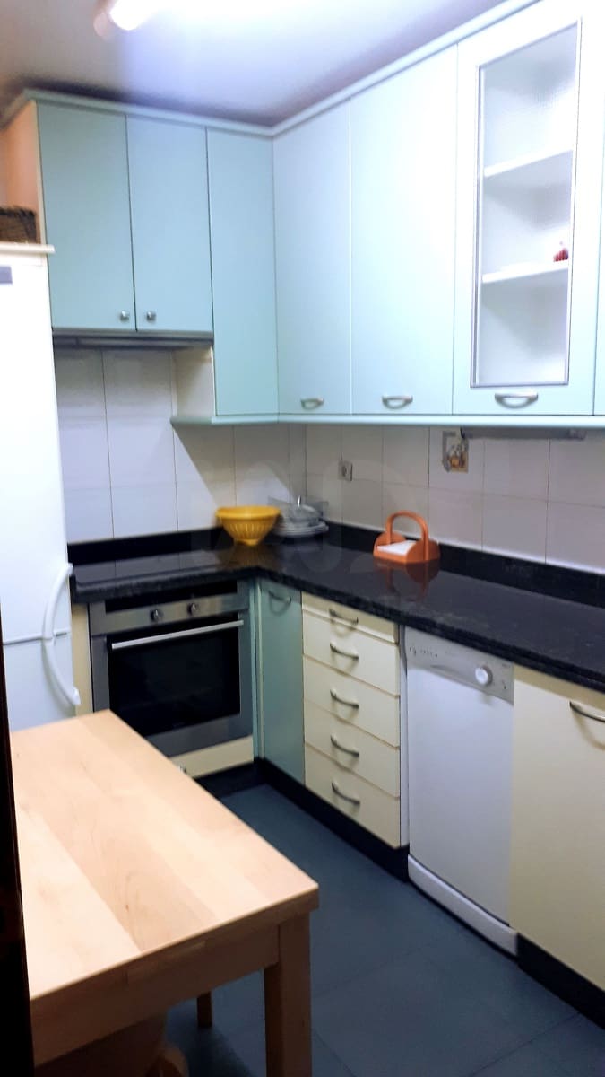 2 slaapkamer Appartement te huur in Leon stad - € 800 (Ref: 10046002)