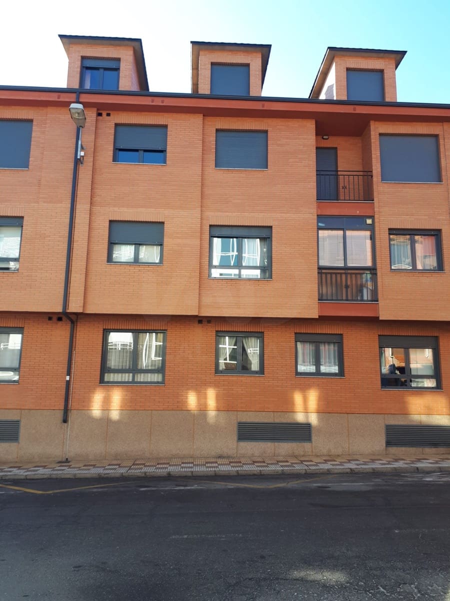1 bedroom Apartment for sale in Villaquilambre with garage - € 114,000 (Ref: 10048240)