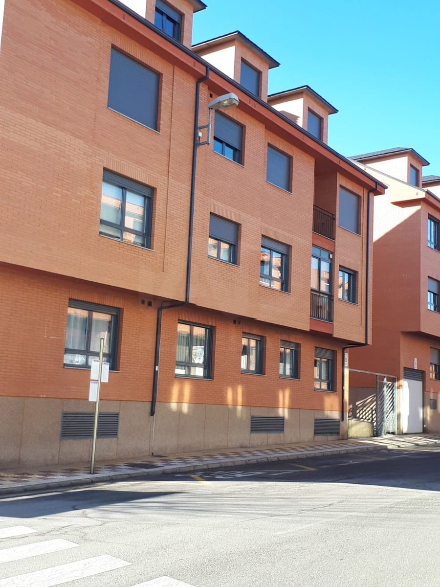 1 bedroom Apartment for sale in Villaquilambre with garage - € 114,000 (Ref: 10048240)