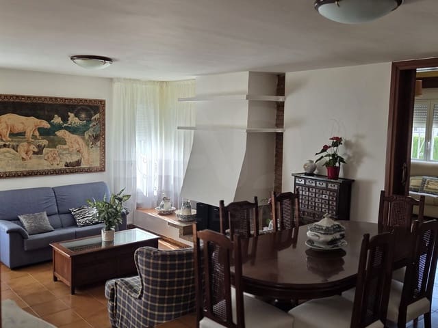 5 bedroom Townhouse for sale in Mont-roig del Camp with garage - € 499,900 (Ref: 10048243)