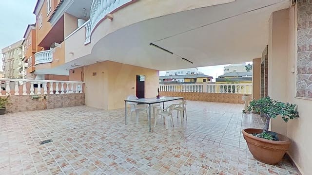 3 slaapkamer Rijtjeshuis te koop in Moncofa met garage - € 245.000 (Ref: 10048634)