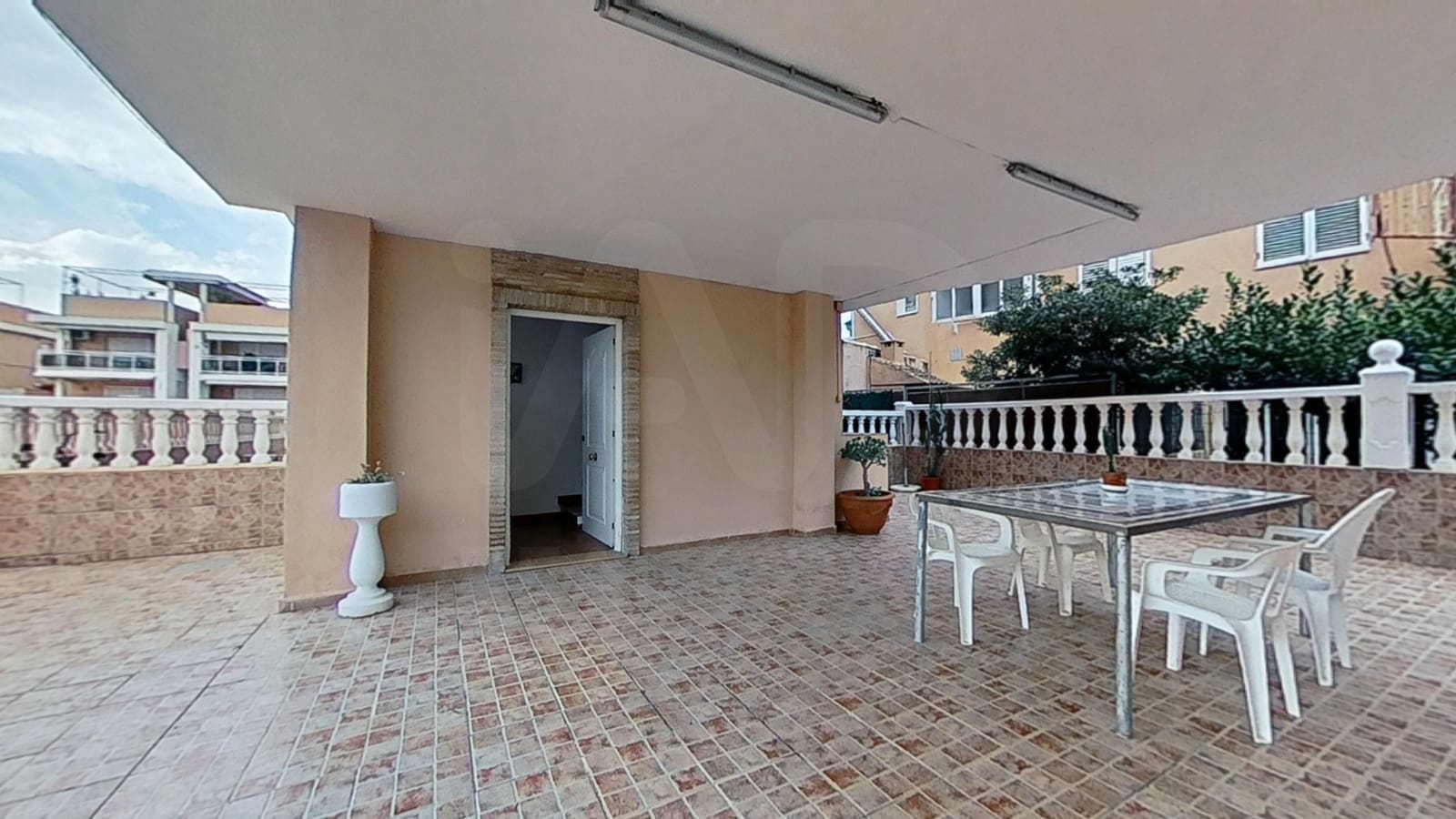 3 slaapkamer Rijtjeshuis te koop in Moncofa met garage - € 245.000 (Ref: 10048634)