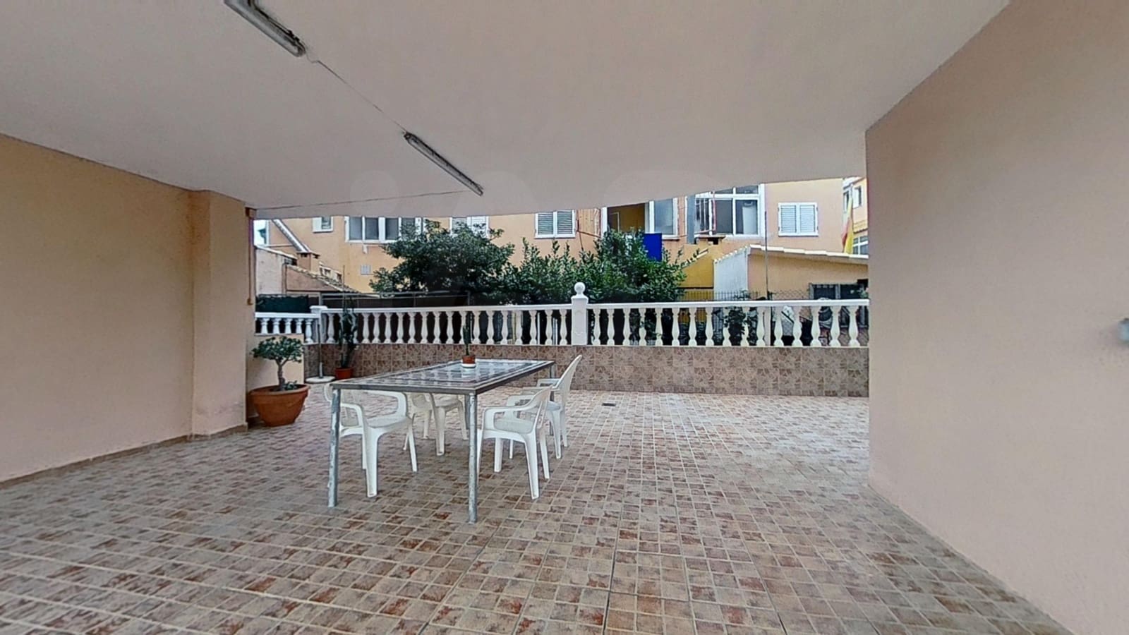 3 slaapkamer Rijtjeshuis te koop in Moncofa met garage - € 245.000 (Ref: 10048634)