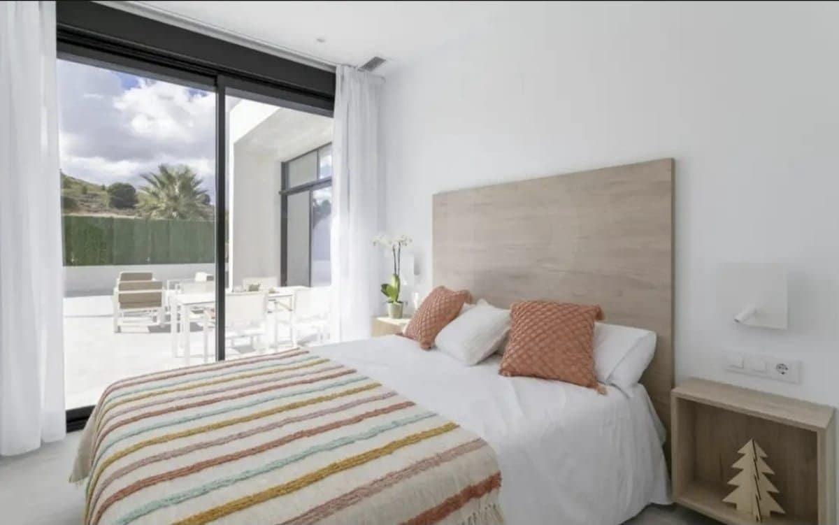 Chalet de 3 habitaciones en Calasparra en venta con piscina - 359.000 € (Ref: 10048636)