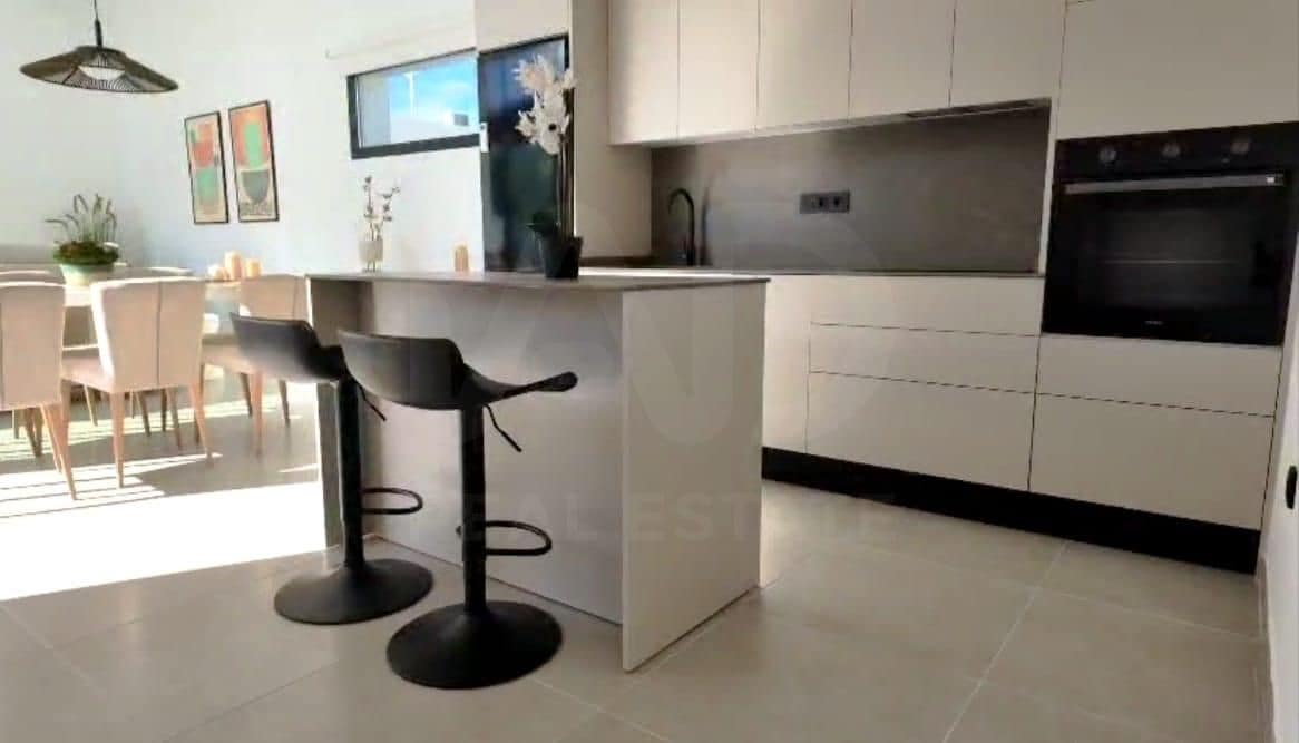 Chalet de 3 habitaciones en Calasparra en venta con piscina - 359.000 € (Ref: 10048636)