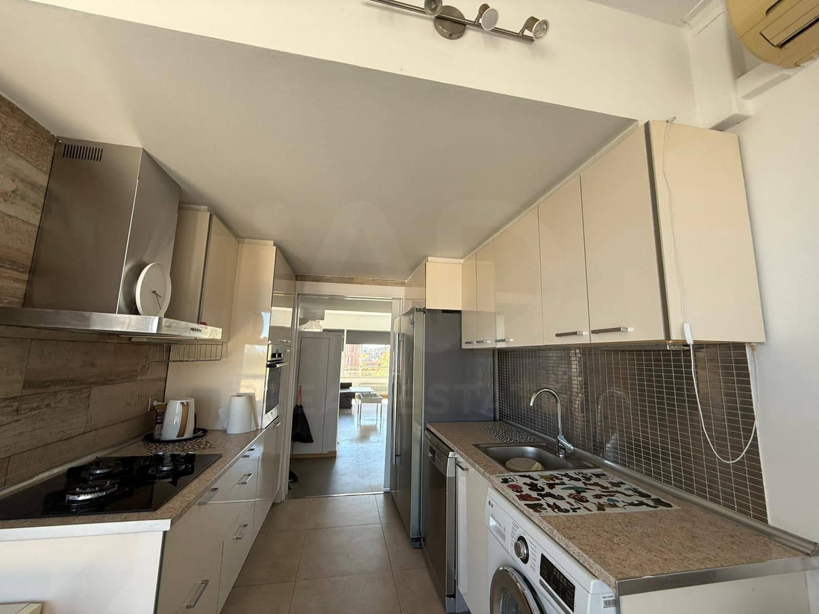 1 soverom Leilighet til leie i Barcelona by med garasje - € 1 500 (Ref: 10048645)