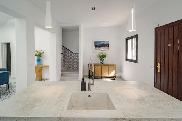 4 soverom Hus til salgs i Centro, Estepona med svømmebasseng - € 1 450 000 (Ref: 10048648)