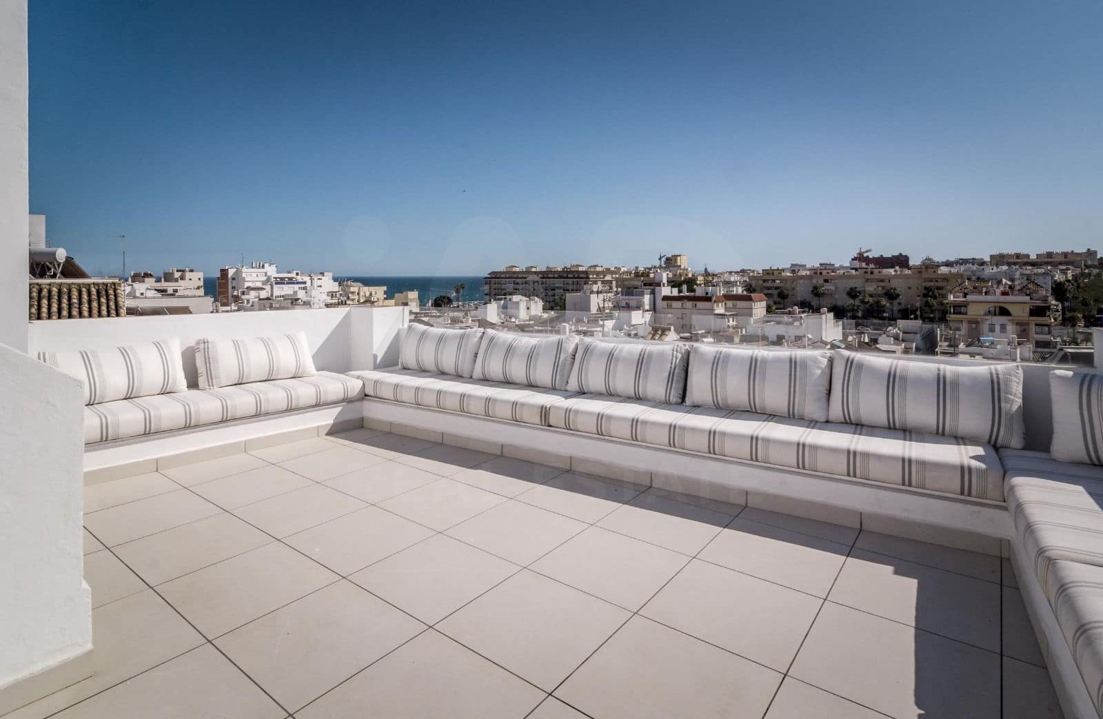 4 soverom Hus til salgs i Estepona med svømmebasseng - € 1 450 000 (Ref: 10048648)