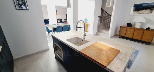 4 soverom Hus til salgs i Centro, Estepona med svømmebasseng - € 1 450 000 (Ref: 10048648)