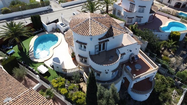 3 Zimmer Villa zu verkaufen in Pedreguer mit Pool Garage - 548.000 € (Ref: 10049363)