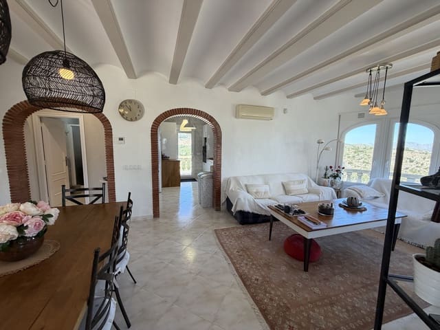 3 Zimmer Villa zu verkaufen in Pedreguer mit Pool Garage - 548.000 € (Ref: 10049363)
