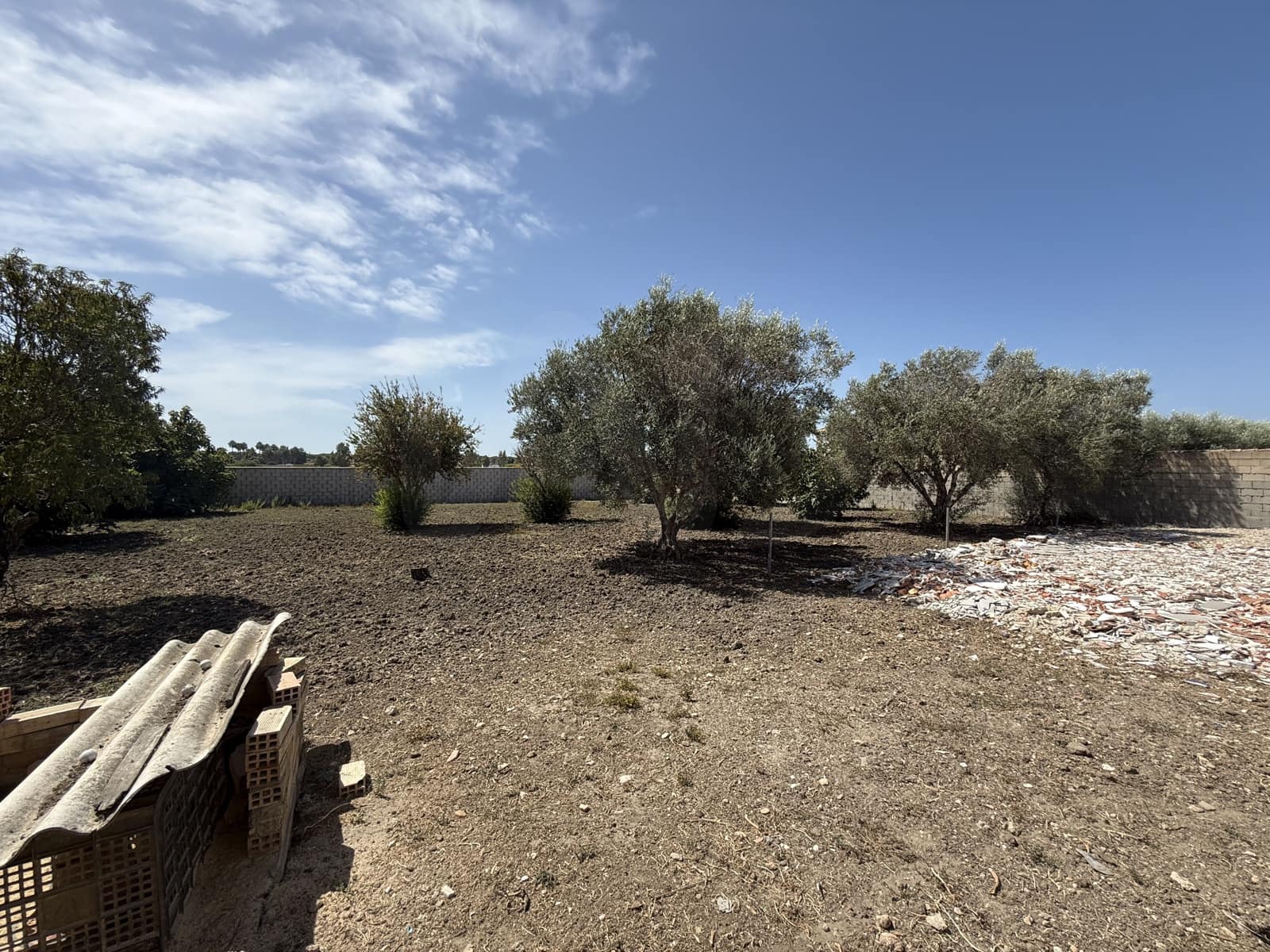 Rakentamaton maa myytävänä paikassa Chiclana de la Frontera - 85 000 € (Ref: 10049833)