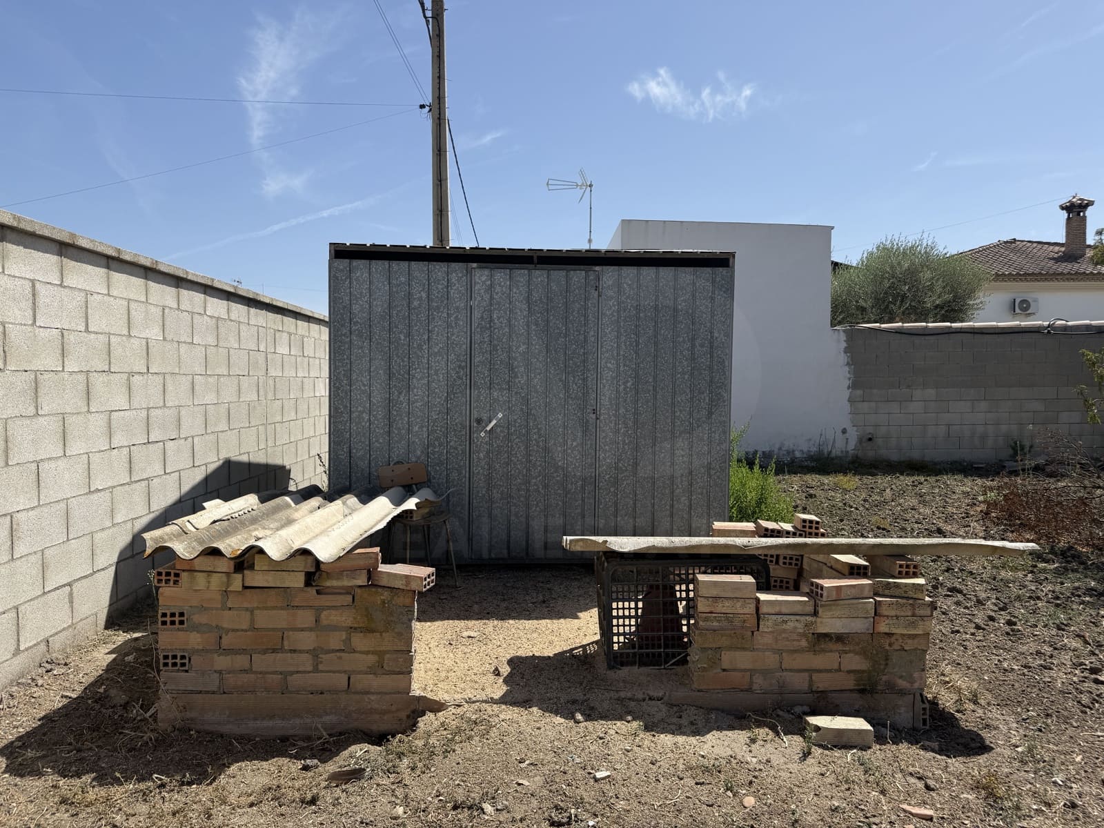 Rakentamaton maa myytävänä paikassa Chiclana de la Frontera - 85 000 € (Ref: 10049833)