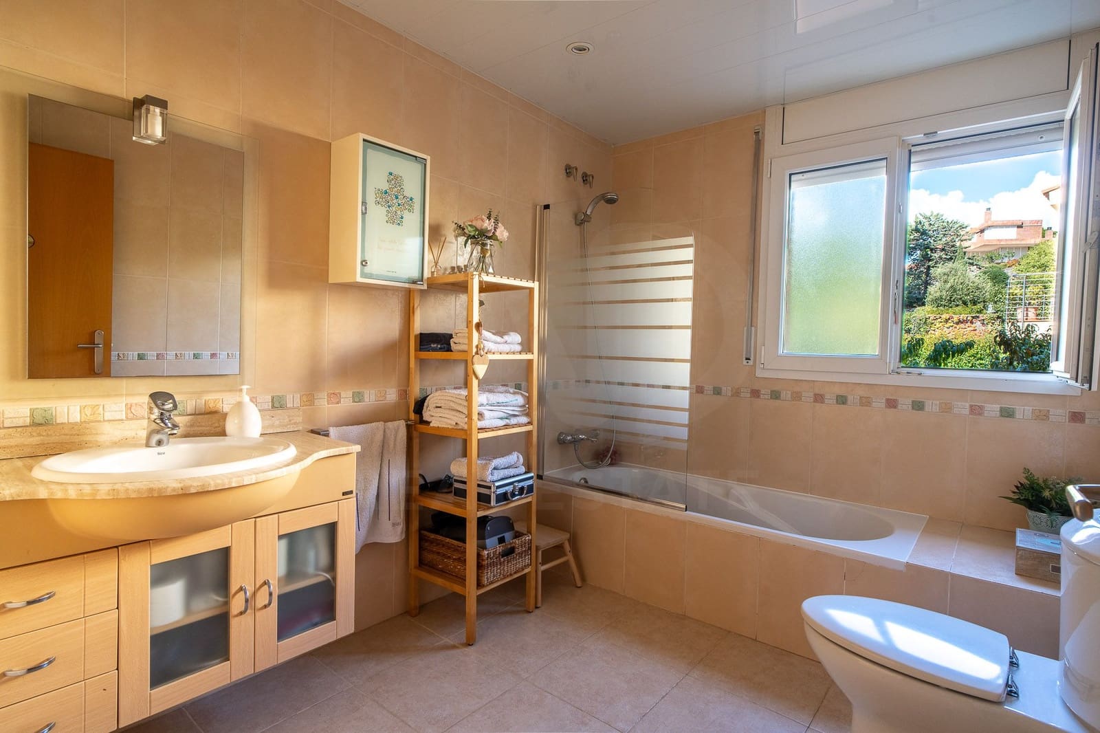 7 bedroom Townhouse for sale in Sant Vicenc de Montalt with garage - € 890,000 (Ref: 10050522)