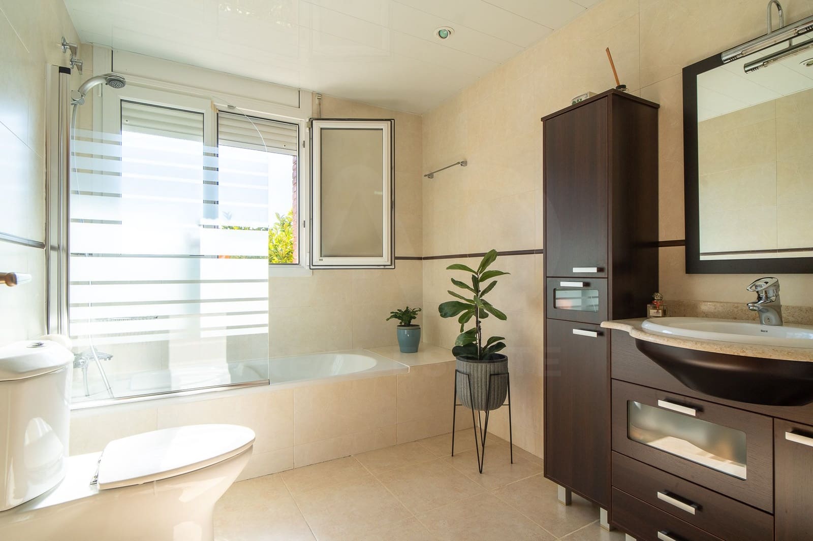 7 bedroom Townhouse for sale in Sant Vicenc de Montalt with garage - € 890,000 (Ref: 10050522)