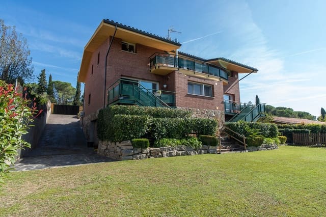 7 makuuhuone Omakotitalo myytävänä paikassa Sant Vicenç de Montalt mukana 
autotalli - 890 000 € (Ref: 10050522)
