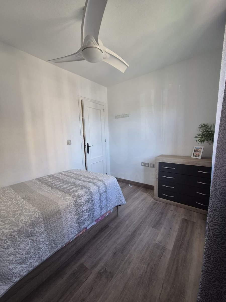 3 bedroom Apartment for rent in Santa Pola with pool garage - € 800 (Ref: 10050531)