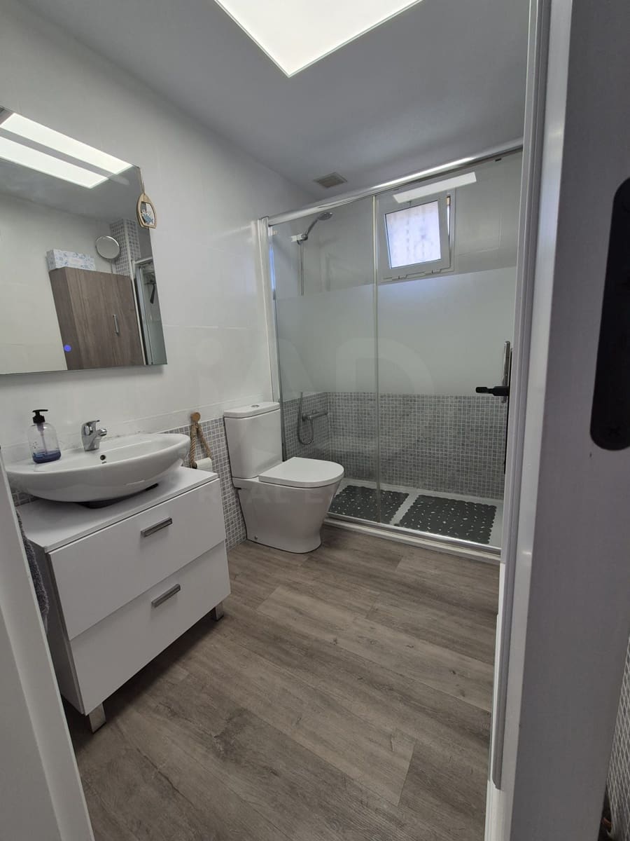 3 bedroom Apartment for rent in Santa Pola with pool garage - € 800 (Ref: 10050531)