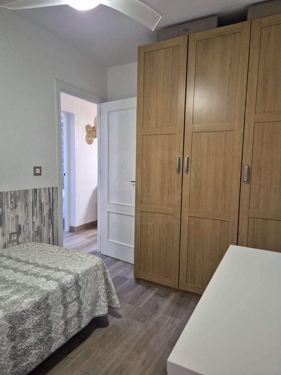 3 bedroom Apartment for rent in Santa Pola with pool garage - € 800 (Ref: 10050531)
