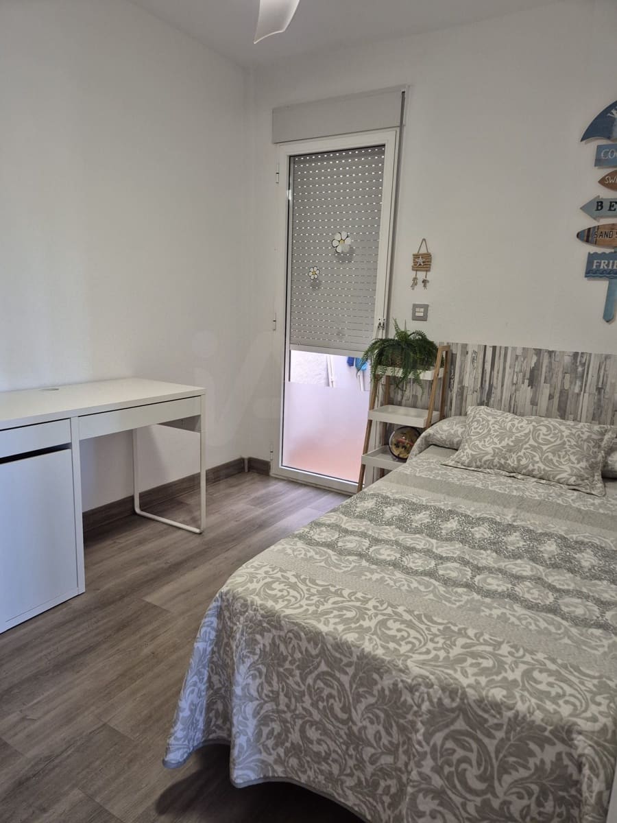 3 bedroom Apartment for rent in Santa Pola with pool garage - € 800 (Ref: 10050531)