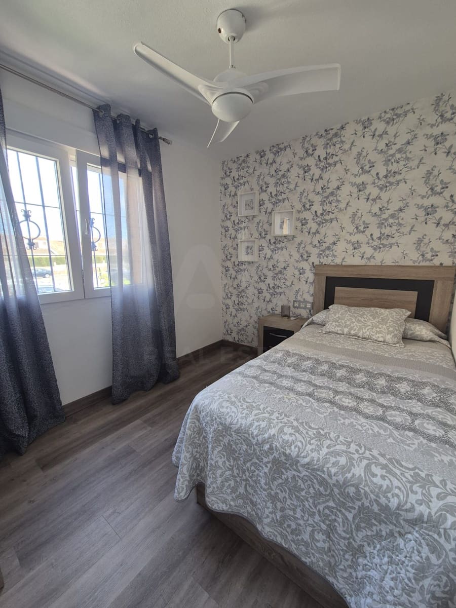 3 bedroom Apartment for rent in Santa Pola with pool garage - € 800 (Ref: 10050531)