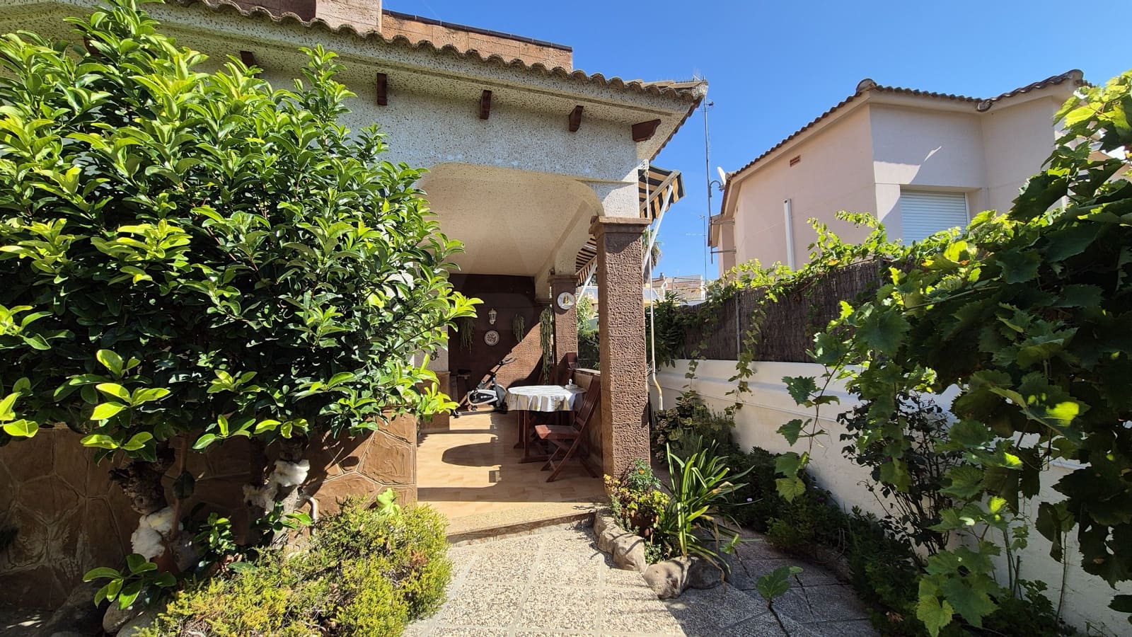5 sovrum Villa till salu i Calafell med garage - 324 500 € (Ref: 10051856)