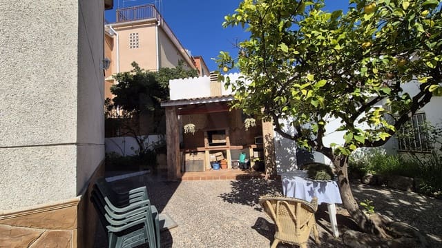 5 sovrum Villa till salu i Calafell med garage - 324 500 € (Ref: 10051856)