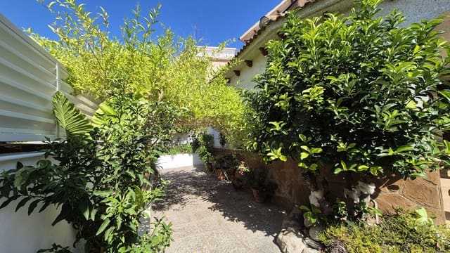 5 sovrum Villa till salu i Calafell med garage - 324 500 € (Ref: 10051856)