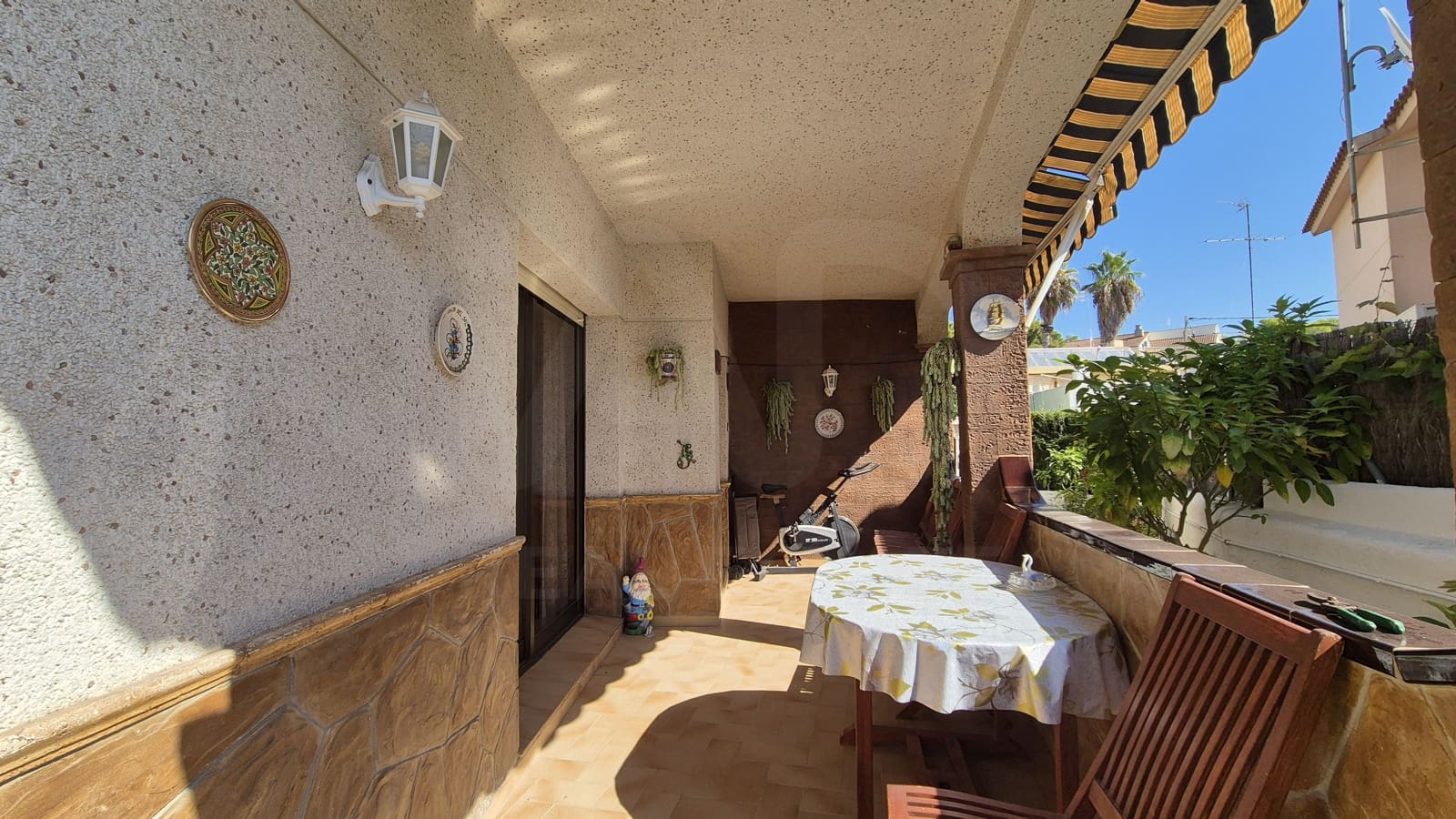 5 bedroom Villa for sale in Calafell with garage - € 324,500 (Ref: 10051856)