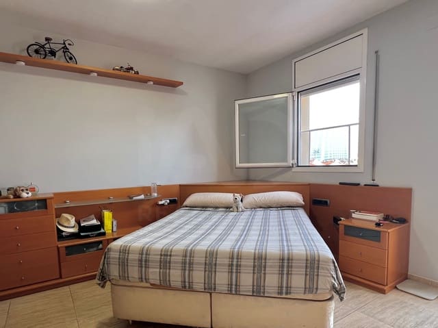 3 soveværelse Lejlighed til salg i Terrassa - € 265.000 (Ref: 10052091)