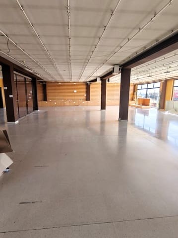 Local Comercial en San Andrés del Rabanedo en venta - 365.000 € (Ref: 10052093)