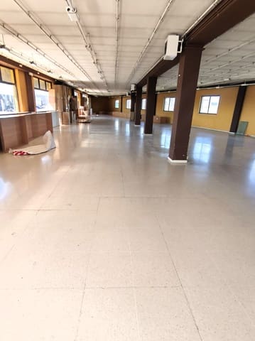 Local Comercial en San Andrés del Rabanedo en venta - 365.000 € (Ref: 10052093)