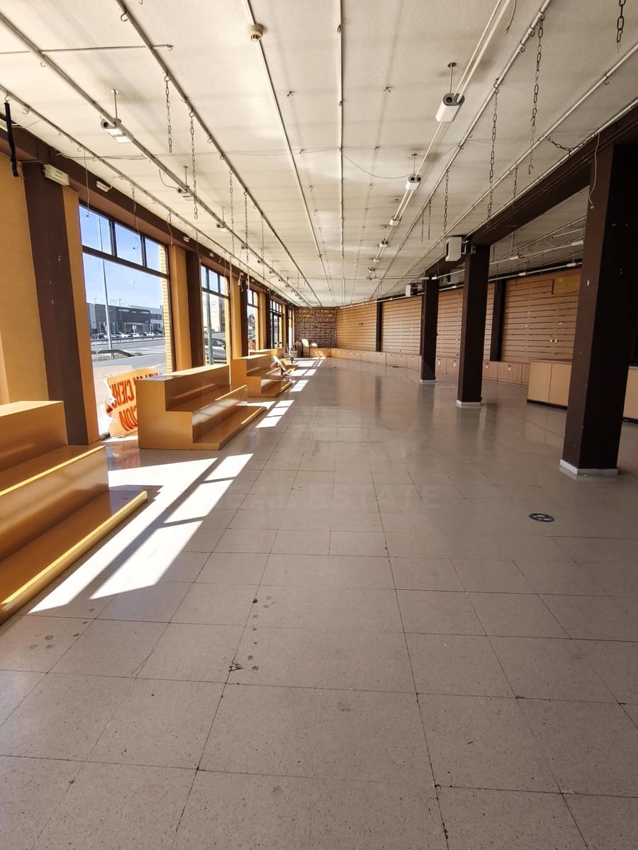 Local Comercial en San Andrés del Rabanedo en venta - 365.000 € (Ref: 10052093)