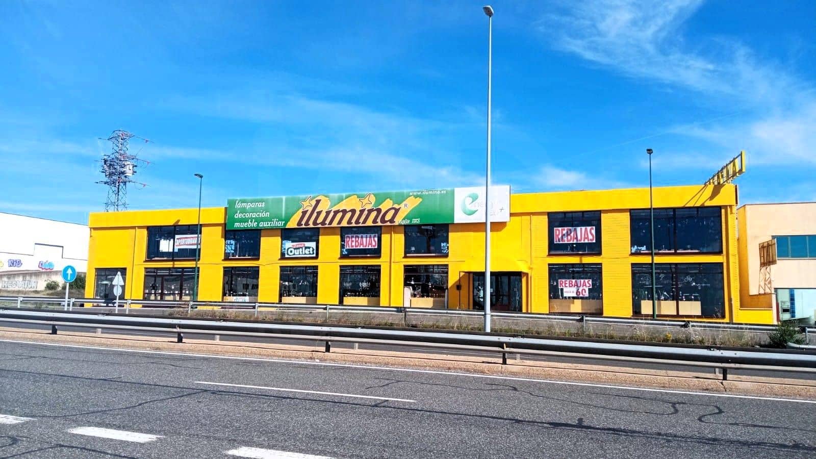 Local Comercial en San Andrés del Rabanedo en venta - 365.000 € (Ref: 10052093)