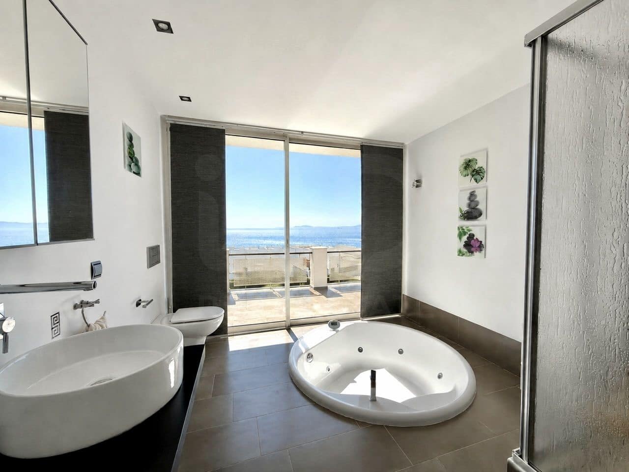 4 soveværelse Villa til salg i Algeciras med swimmingpool garage - € 950.000 (Ref: 10052121)