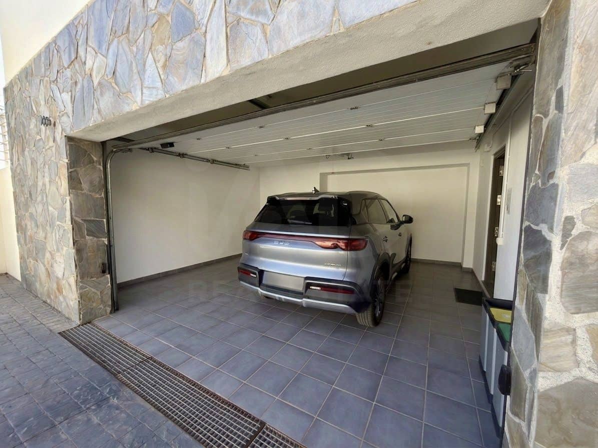 4 soveværelse Villa til salg i Algeciras med swimmingpool garage - € 950.000 (Ref: 10052121)