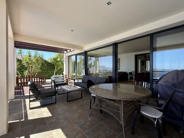 4 soveværelse Villa til salg i Algeciras med swimmingpool garage - € 950.000 (Ref: 10052121)